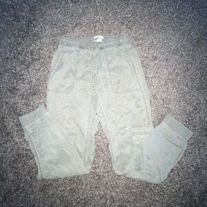C.California Light Gray Elastic Waist Pants